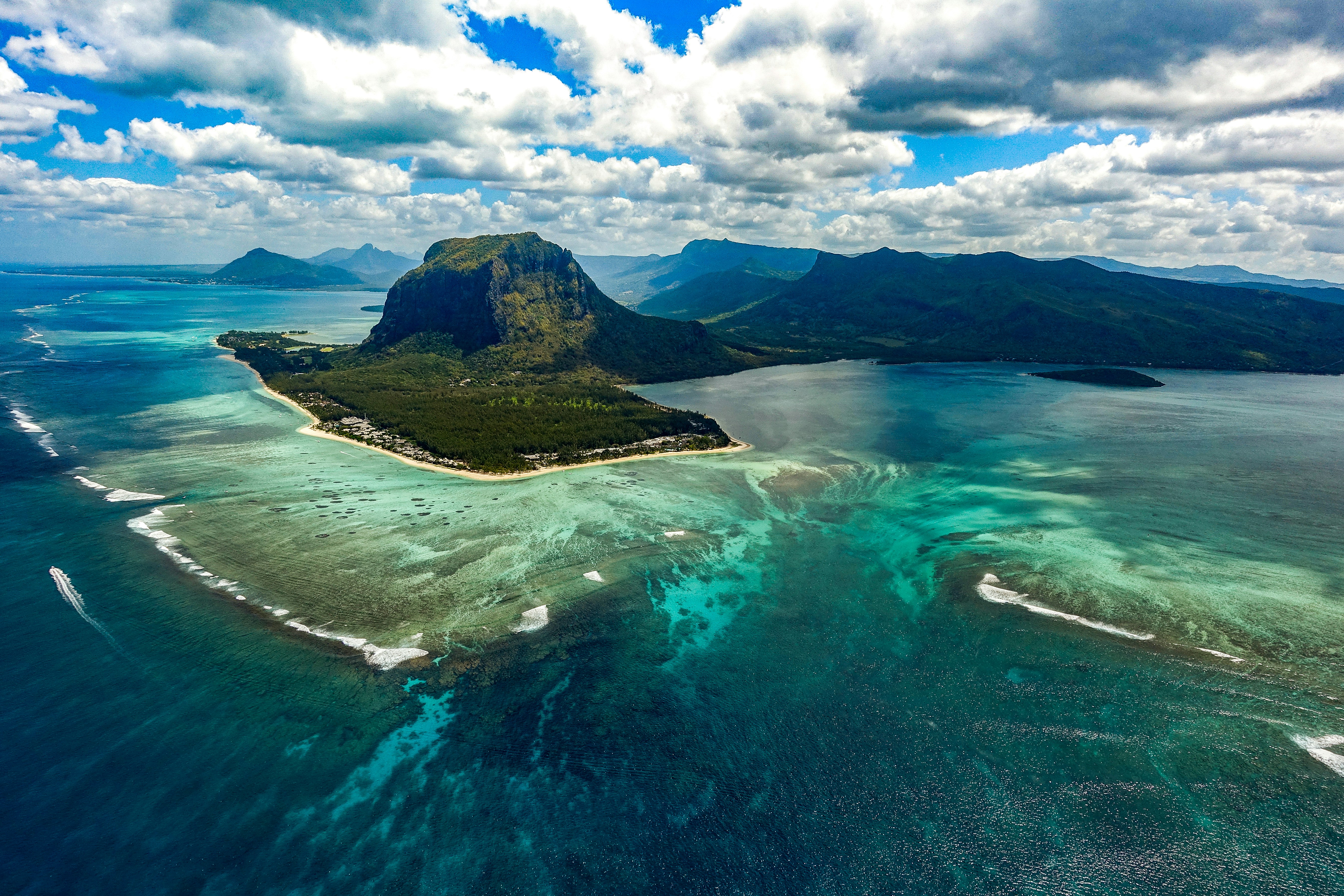 Mauritius — aerial coastline